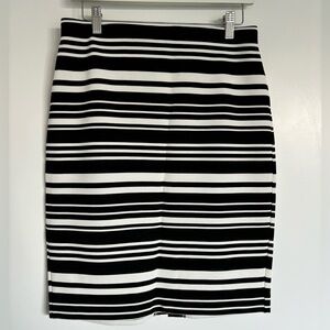 Ann Taylor black and white stripped pencil skirt. Size 4.